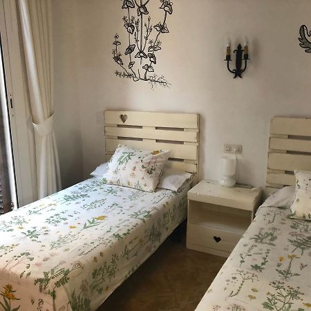 סיטגס Hostal Parellades מראה חיצוני תמונה