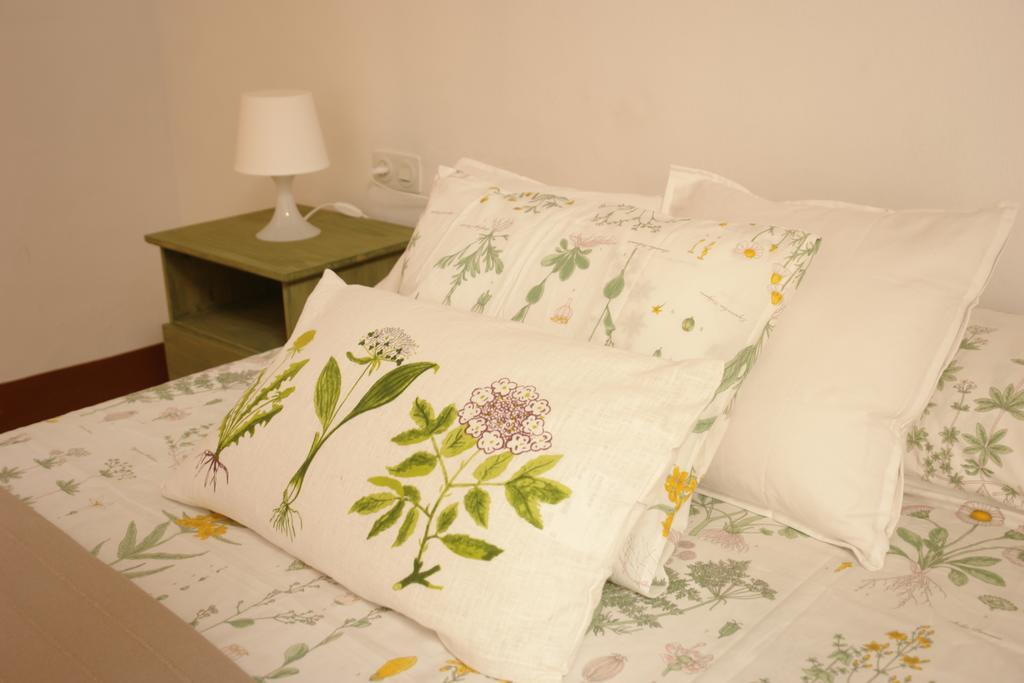 סיטגס Hostal Parellades מראה חיצוני תמונה