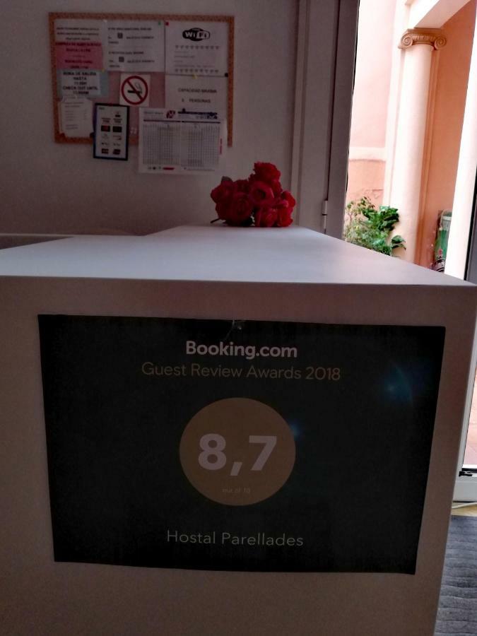 סיטגס Hostal Parellades מראה חיצוני תמונה