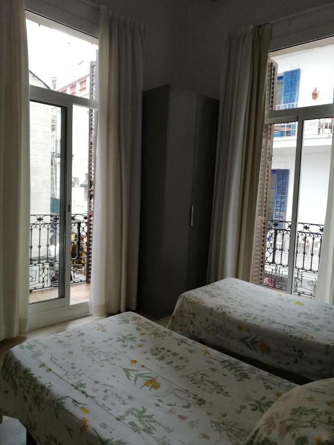סיטגס Hostal Parellades מראה חיצוני תמונה
