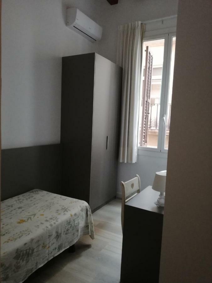 סיטגס Hostal Parellades מראה חיצוני תמונה