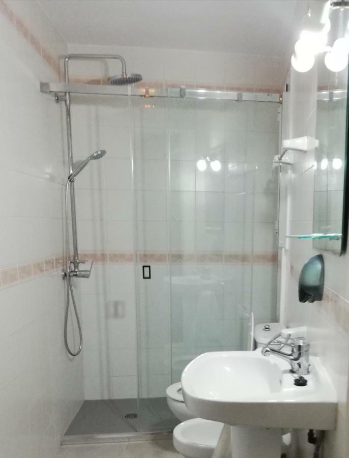 סיטגס Hostal Parellades מראה חיצוני תמונה