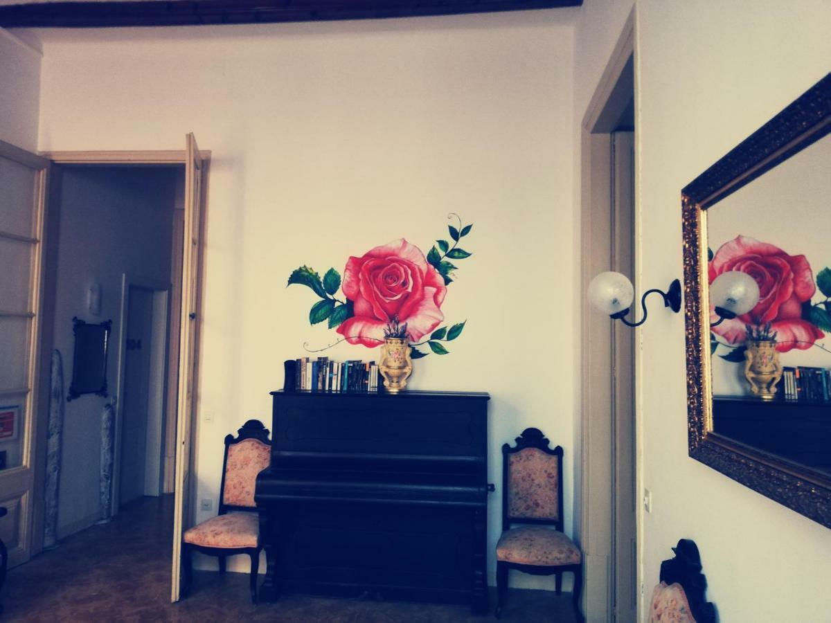 סיטגס Hostal Parellades מראה חיצוני תמונה